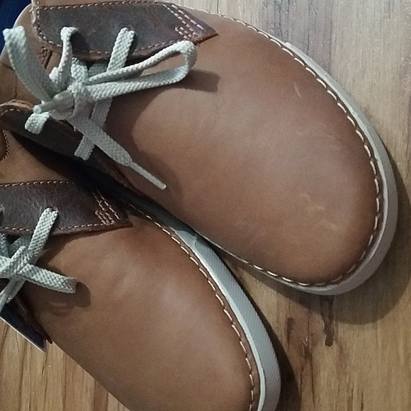 Clarks Brown Oxfords with Leather Upper and Minimalist Design - Picture 6 of 8